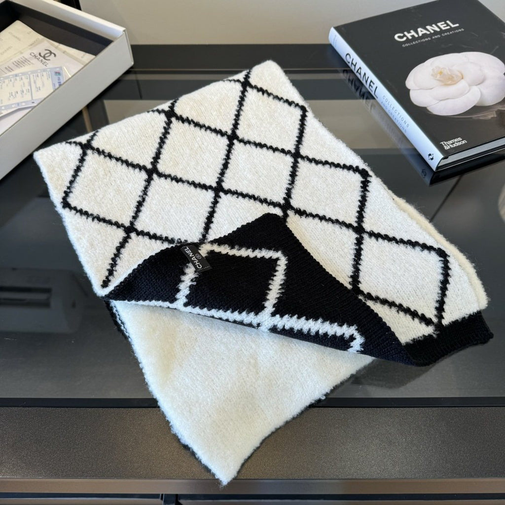 Chanel Black & White Diamond Knit Scarf