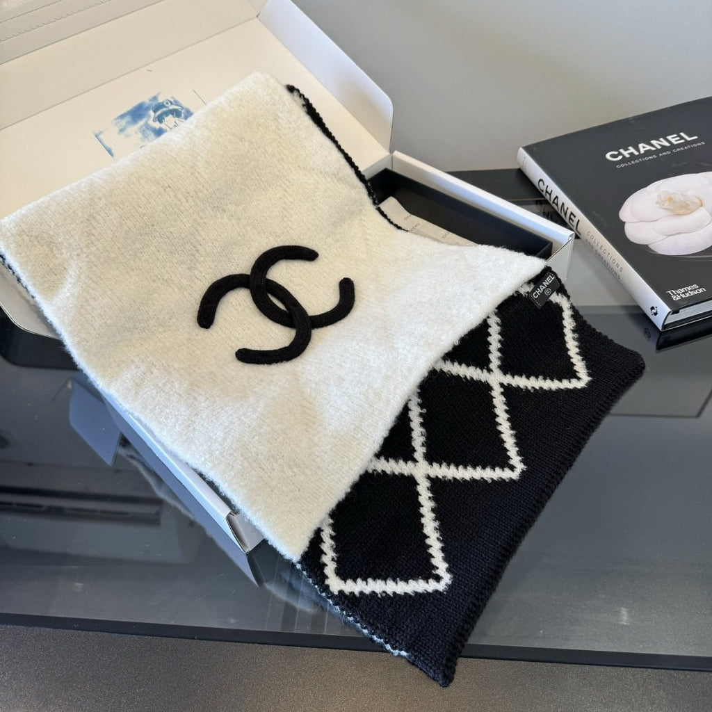 Chanel Black & White Diamond Knit Scarf